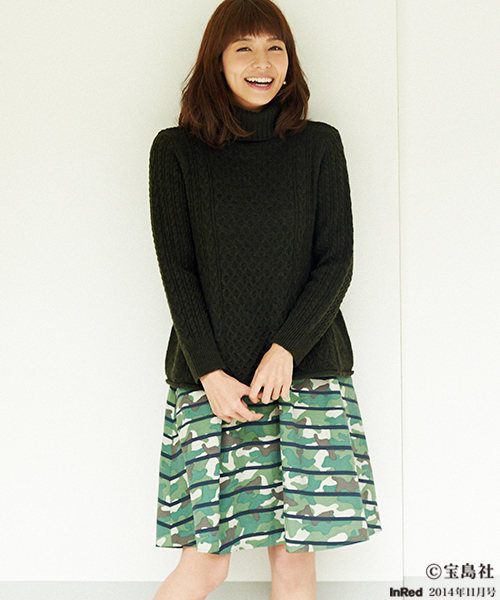 B:MING by BEAMS（ビーミングバイビームス）の「＜LEE12月号掲載＞＜InRed 12月号掲載＞ビーミング by ビームス / アーサータートルニット（ニット/セーター・レディース・オフホワイト/カーキ/ブルー/ネイビー/レッド・ONE SIZE）」の16枚目の写真