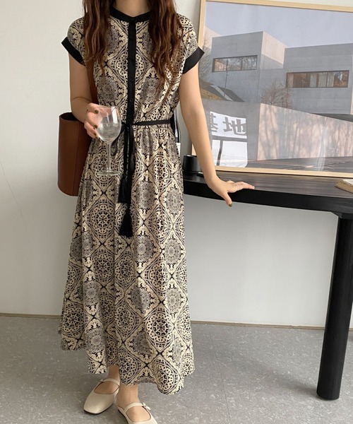 ABITOKYO（アビトーキョー）の「マキシ丈ウエストマークフレンチスリーブ配色ロングワンピース（ワンピース・レディース・ブラック/ベージュ/レッド/ブルー/ブラック系その他/グリーン/ホワイト系その他/ホワイト・FREE）」の13枚目の写真