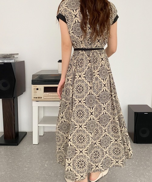 ABITOKYO（アビトーキョー）の「マキシ丈ウエストマークフレンチスリーブ配色ロングワンピース（ワンピース・レディース・ブラック/ベージュ/レッド/ブルー/ブラック系その他/グリーン/ホワイト系その他/ホワイト・FREE）」の15枚目の写真