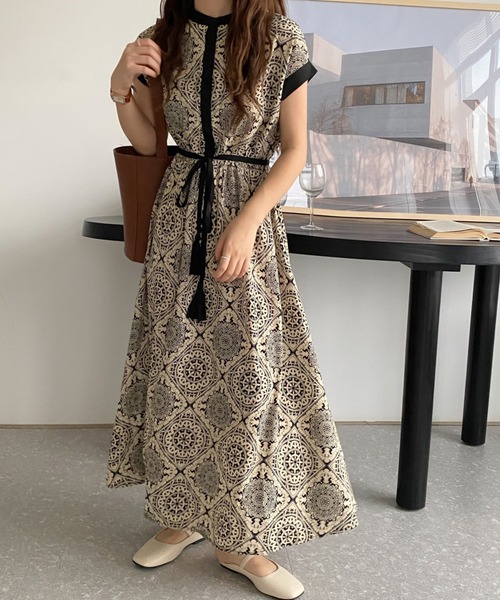 ABITOKYO（アビトーキョー）の「マキシ丈ウエストマークフレンチスリーブ配色ロングワンピース（ワンピース・レディース・ブラック/ベージュ/レッド/ブルー/ブラック系その他/グリーン/ホワイト系その他/ホワイト・FREE）」の18枚目の写真