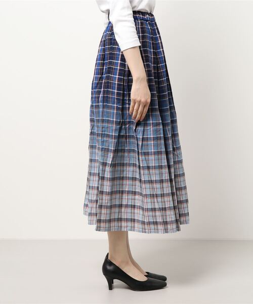 WORLD WIDE LOVE!（ワールドワイドラブ）の「チェックグラデーションスカート（スカート・レディース・ブルー・1）」の3枚目の写真