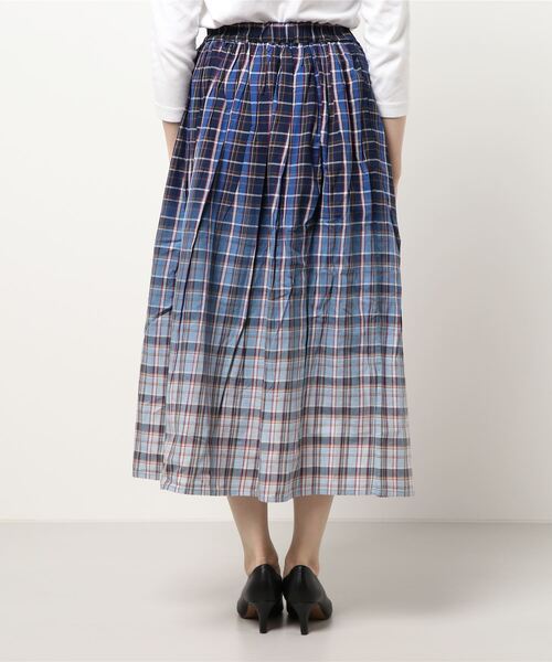 WORLD WIDE LOVE!（ワールドワイドラブ）の「チェックグラデーションスカート（スカート・レディース・ブルー・1）」の2枚目の写真