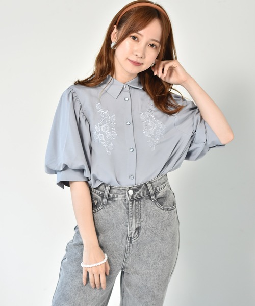 ems excite（エムズエキサイト）の「刺繍パワショルブラウス（シャツ/ブラウス・レディース・ライトブルー/ブラック系その他/ホワイト/ベージュ・FREE）」の4枚目の写真