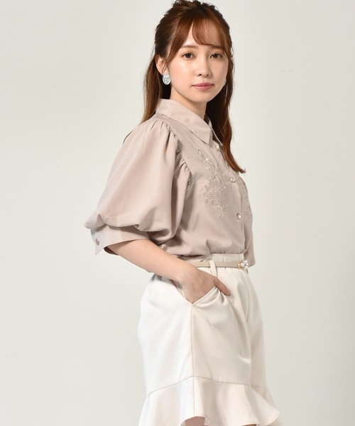 ems excite（エムズエキサイト）の「刺繍パワショルブラウス（シャツ/ブラウス・レディース・ライトブルー/ブラック系その他/ホワイト/ベージュ・FREE）」の6枚目の写真