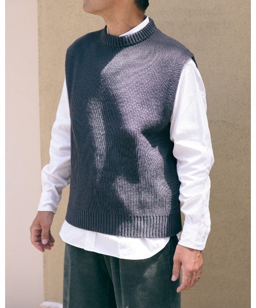 Vincent et Mireille（バンソンエミレイユ）の「【VINCENT ET MIREILLE ヴァンソン エ ミレイユ】メンズ 8ゲージ畦ニット　ルーズベスト（ニット/セーター・メンズ・チャコールグレー/レッド/ブラック/グレー/ネイビー・40/42）」の6枚目の写真