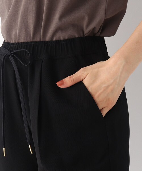 OPAQUE.CLIP(オペークドットクリップ)の「◆ストレッチカルゼ イージーテーパードパンツ【WEB限定サイズ】(その他パンツ・レディース・ベージュ/ダークオリーブ/ブラック/チャコールグレー・42/34/38/36/40)」の8枚目の写真