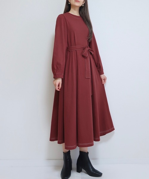 PURIL（ピュリル）の「【PURIL】リボン付き　配色ステッチカットソーフレアロングワンピース（ワンピース・レディース・ブラック/ブラウン/ボルドー・S/M）」の3枚目の写真