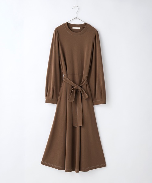 PURIL（ピュリル）の「【PURIL】リボン付き　配色ステッチカットソーフレアロングワンピース（ワンピース・レディース・ブラック/ブラウン/ボルドー・S/M）」の5枚目の写真