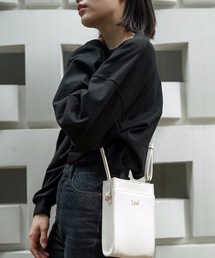 【LEE/リー】メタルプリントレザータッチ縦型ショルダーバッグ