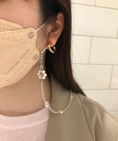 Me%（ミィパーセント）の「【3way】フラワーポイントマルチストラップ（マスク・レディース・ホワイト/ブラック/ライトピンク/グリーン系その他/ホワイト系その他・FREE）」の5枚目の写真