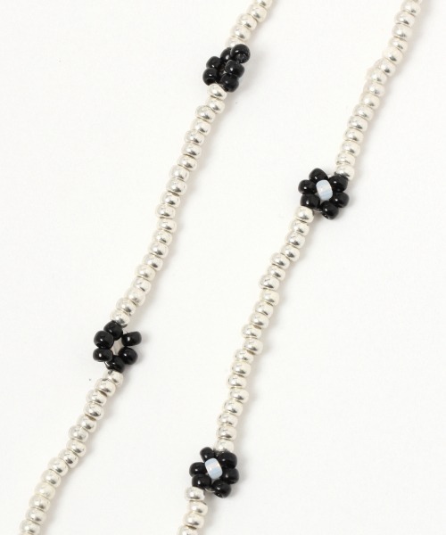 Me%（ミィパーセント）の「【3way】フラワーポイントマルチストラップ（マスク・レディース・ホワイト/ブラック/ライトピンク/グリーン系その他/ホワイト系その他・FREE）」の7枚目の写真