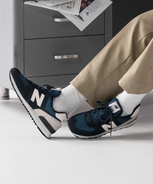 NEW BALANCE(ニューバランス)の「ML574(スニーカー・メンズ・ホワイト/グレー系その他/グレー/ネイビー/ライトブラウン/バーガンディー・24.5cm/28.0cm/25.5cm/24.0cm/26.0cm/25.0cm/27.5cm/26.5cm/29.0cm/23.0cm/28.5cm/27.0cm/23.5cm/22.5cm)」の5枚目の写真