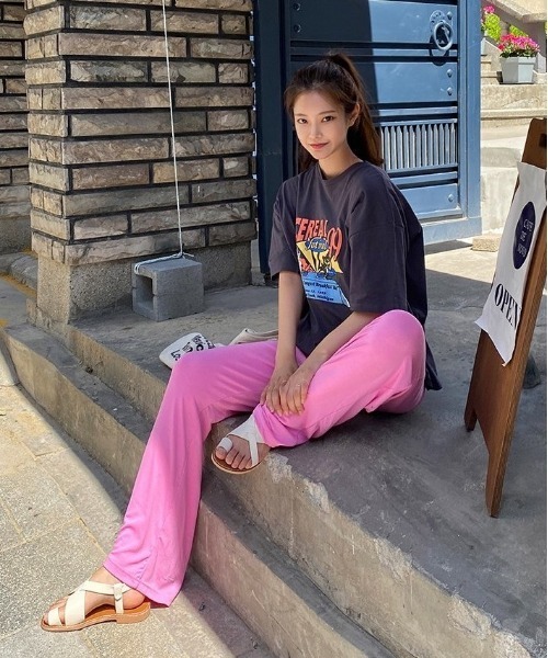 chuu(チュー)の「CHUU ボーイングトレーニングパンツ(スウェットパンツ・レディース・ブラック/ミント/バイオレット/ピンク・FREE)」の22枚目の写真