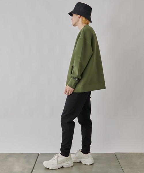 COLONY 2139(コロニートゥーワンスリーナイン)の「ダンボールポケット付きクルーネックプルオーバー※ユニセックス対応(スウェット・メンズ・ホワイト/カーキ/ブラック・X-LARGE/MEDIUM/LARGE)」の17枚目の写真