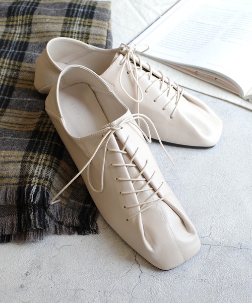 AmiAmi（アミアミ）の「2WAYスクエアトゥレースアップバブーシュ ローファー（ローファー・レディース・ベージュ/ブラック/アイボリー・L/LL/M/S）」の21枚目の写真