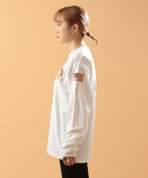 AVIREX(アヴィレックス)の「SOUVENIR T-SHIRT/ 刺繍ロングスリーブティーシャツ(Tシャツ/カットソー・レディース・オフホワイト/ブラック/カーキ/ライトグレー/ライトピンク・MEDIUM/LARGE/X-LARGE/XX-LARGE)」の21枚目の写真