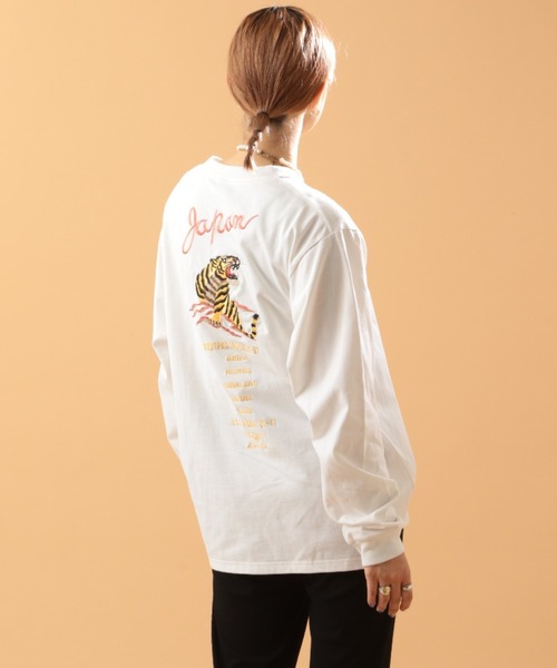 AVIREX(アヴィレックス)の「SOUVENIR T-SHIRT/ 刺繍ロングスリーブティーシャツ(Tシャツ/カットソー・レディース・オフホワイト/ブラック/カーキ/ライトグレー/ライトピンク・MEDIUM/LARGE/X-LARGE/XX-LARGE)」の15枚目の写真