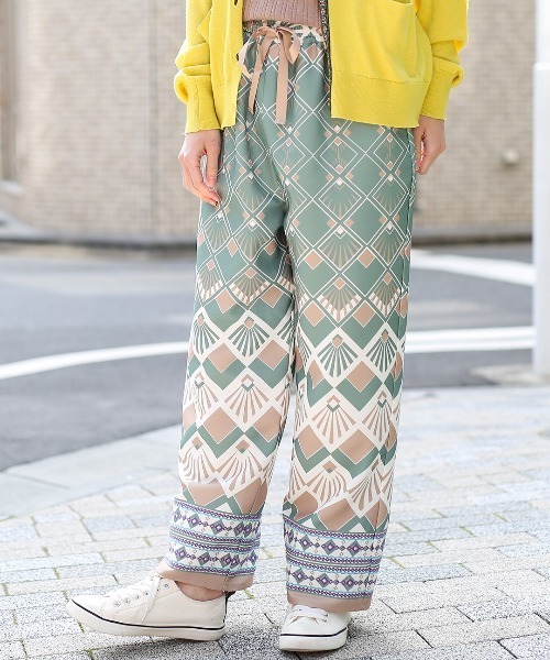 チチカカ(チチカカ)の「ジオメトリックパターンパンツ(その他パンツ・レディース・ベージュ/ブラウン/グリーン・FREE)」の3枚目の写真