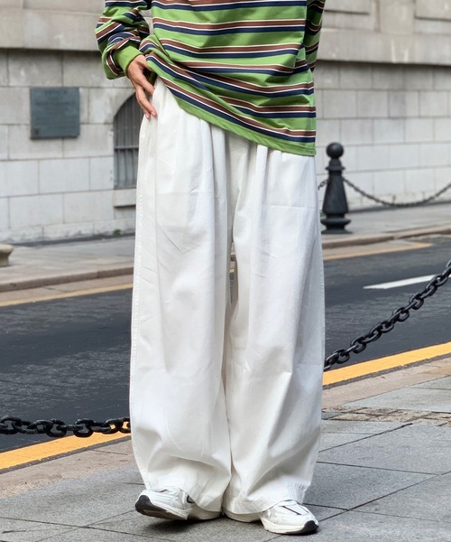 .KOM（ドットコム）の「A'GEM/9 × .kom『.kom/ドットケーオーエム』ルーズシルエット ワイドイージーパンツ（その他パンツ・メンズ・ホワイト/ブラック・M/L）」の5枚目の写真