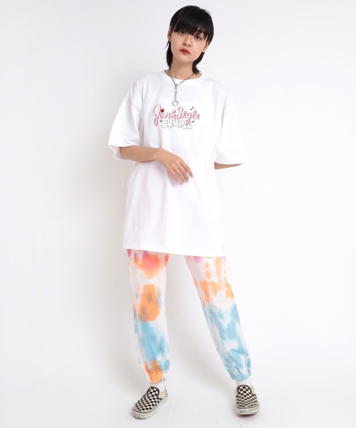 RNA（アールエヌエー）の「M1834 ジャンクロゴＢＩＧロングＴ（Tシャツ/カットソー・レディース・ブラック/ホワイト×レッド/ホワイト×ブルー・MEDIUM）」の5枚目の写真