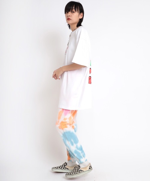 RNA（アールエヌエー）の「M1834 ジャンクロゴＢＩＧロングＴ（Tシャツ/カットソー・レディース・ブラック/ホワイト×レッド/ホワイト×ブルー・MEDIUM）」の13枚目の写真