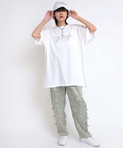 RNA（アールエヌエー）の「M1834 ジャンクロゴＢＩＧロングＴ（Tシャツ/カットソー・レディース・ブラック/ホワイト×レッド/ホワイト×ブルー・MEDIUM）」の17枚目の写真