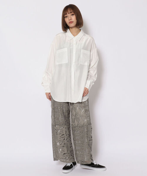 EACH.(イーチ)の「EACH (イーチ) BACK SLIT SHIRT/バックスリットシャツ(シャツ/ブラウス・レディース・ホワイト/グレー・FREE)」の5枚目の写真