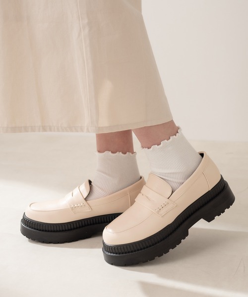 OLIVE des OLIVE（オリーブデオリーブ）の「【S-LLサイズ展開有】タンク底コインローファー（ローファー・レディース・ブラック/オフホワイト・SMALL/MEDIUM/LARGE/X-LARGE）」の6枚目の写真