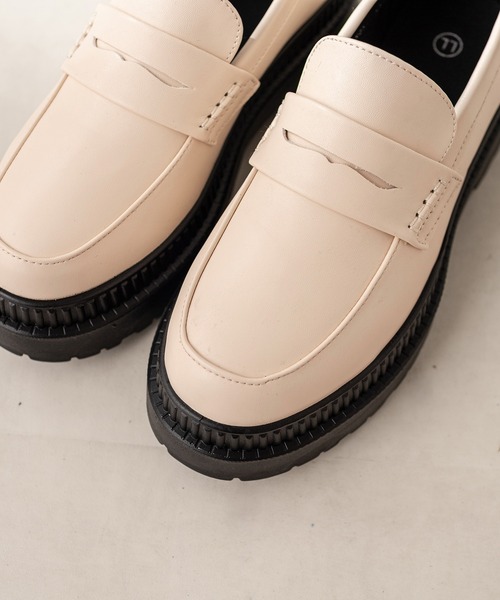 OLIVE des OLIVE（オリーブデオリーブ）の「【S-LLサイズ展開有】タンク底コインローファー（ローファー・レディース・ブラック/オフホワイト・SMALL/MEDIUM/LARGE/X-LARGE）」の11枚目の写真