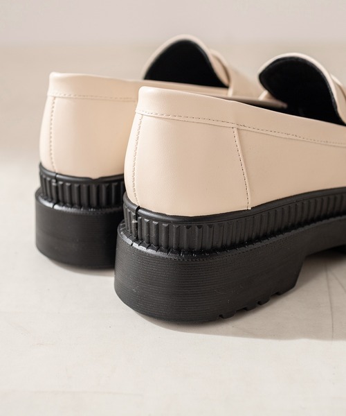 OLIVE des OLIVE（オリーブデオリーブ）の「【S-LLサイズ展開有】タンク底コインローファー（ローファー・レディース・ブラック/オフホワイト・SMALL/MEDIUM/LARGE/X-LARGE）」の10枚目の写真