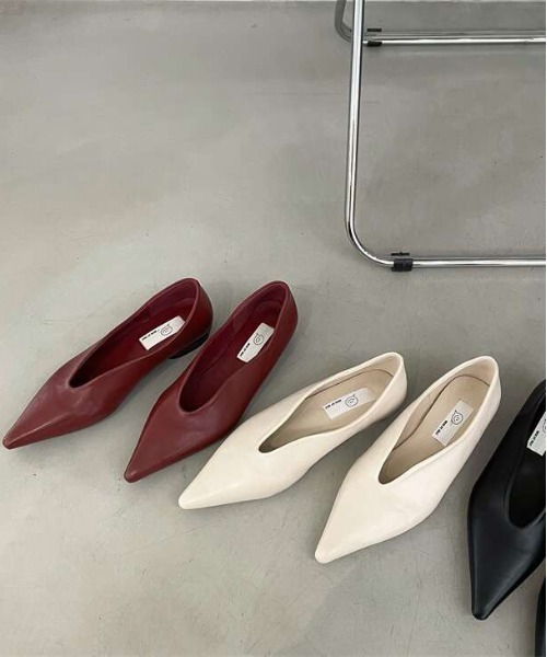 AMELY(エミリー)の「ポインテッドトゥパンプス(パンプス・レディース・ブラック/ベージュ/ワインレッド・39/36/38/35/37)」の6枚目の写真