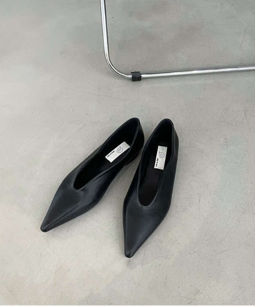 AMELY(エミリー)の「ポインテッドトゥパンプス(パンプス・レディース・ブラック/ベージュ/ワインレッド・39/36/38/35/37)」の12枚目の写真
