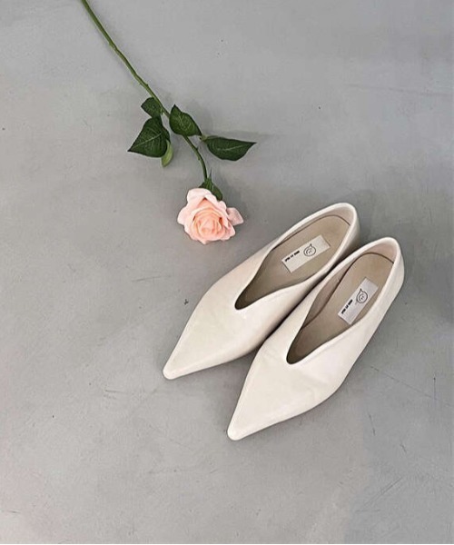AMELY(エミリー)の「ポインテッドトゥパンプス(パンプス・レディース・ブラック/ベージュ/ワインレッド・39/36/38/35/37)」の14枚目の写真