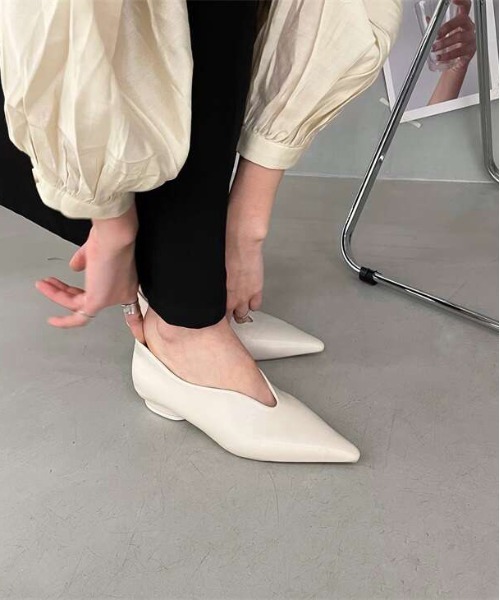 AMELY(エミリー)の「ポインテッドトゥパンプス(パンプス・レディース・ブラック/ベージュ/ワインレッド・39/36/38/35/37)」の5枚目の写真