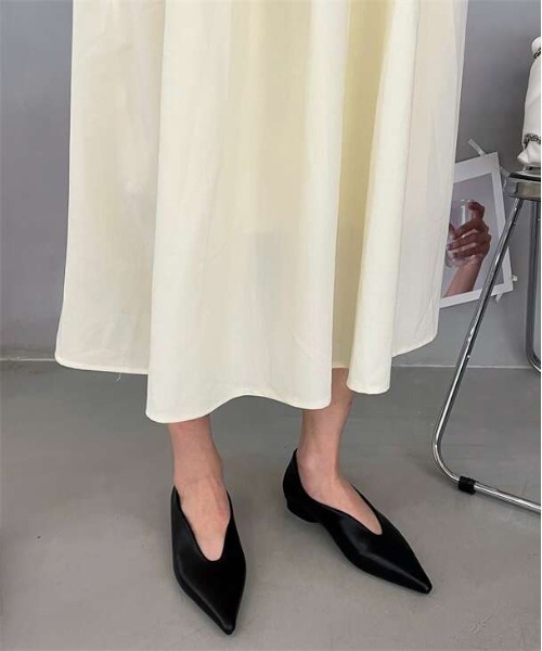AMELY(エミリー)の「ポインテッドトゥパンプス(パンプス・レディース・ブラック/ベージュ/ワインレッド・39/36/38/35/37)」の17枚目の写真