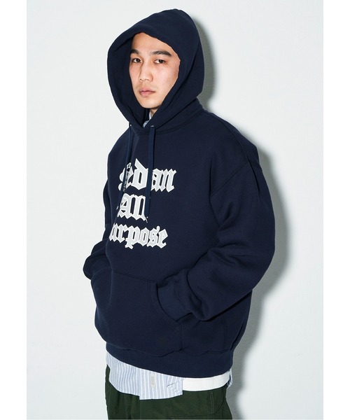 And A(アンドエー)の「SEDAN ALL-PURPOSE セダンオールパーパス / Old English Logo Hoodie オールドイングリッシュ ロゴプリント フーディー パーカー(セットアップ) / SD22F-CT03(パーカー・メンズ・ネイビー/ブラウン・LARGE/MEDIUM)」の2枚目の写真