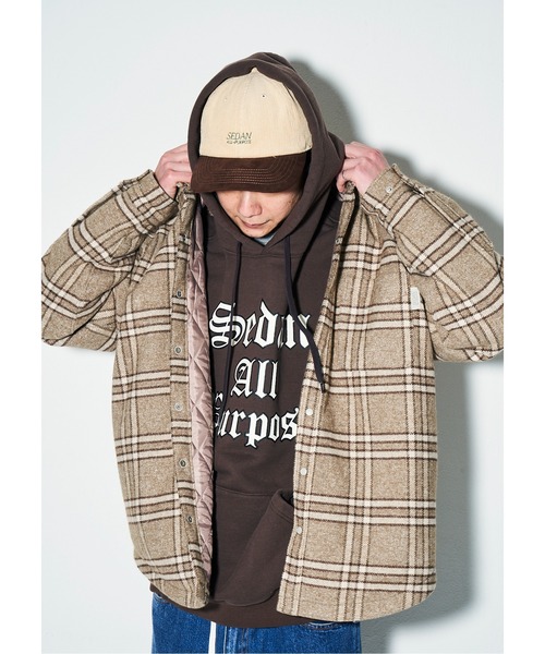 And A(アンドエー)の「SEDAN ALL-PURPOSE セダンオールパーパス / Old English Logo Hoodie オールドイングリッシュ ロゴプリント フーディー パーカー(セットアップ) / SD22F-CT03(パーカー・メンズ・ネイビー/ブラウン・LARGE/MEDIUM)」の5枚目の写真