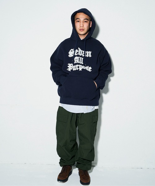 And A(アンドエー)の「SEDAN ALL-PURPOSE セダンオールパーパス / Old English Logo Hoodie オールドイングリッシュ ロゴプリント フーディー パーカー(セットアップ) / SD22F-CT03(パーカー・メンズ・ネイビー/ブラウン・LARGE/MEDIUM)」の12枚目の写真
