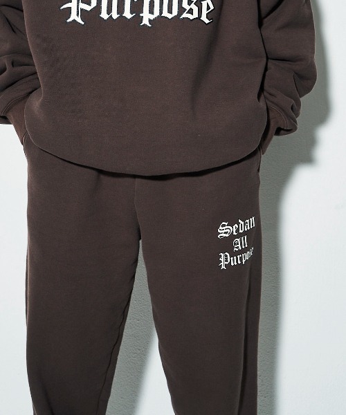 And A(アンドエー)の「SEDAN ALL-PURPOSE セダンオールパーパス / Old English Logo Hoodie オールドイングリッシュ ロゴプリント フーディー パーカー(セットアップ) / SD22F-CT03(パーカー・メンズ・ネイビー/ブラウン・LARGE/MEDIUM)」の6枚目の写真