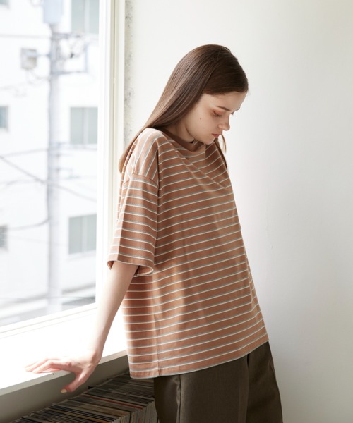 flaner（フラネ）の「Loose multi border tee/ルーズマルチボーダーTee（Tシャツ/カットソー・レディース・ネイビー/ブラウン・MEDIUM/LARGE）」の7枚目の写真