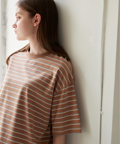 flaner（フラネ）の「Loose multi border tee/ルーズマルチボーダーTee（Tシャツ/カットソー・レディース・ネイビー/ブラウン・MEDIUM/LARGE）」の12枚目の写真