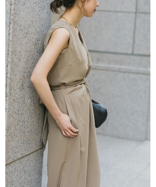 Re:EDIT（リエディ）の「[低身長/高身長サイズ有][洗濯機で洗える]ウエストリボンノースリーブオールインワン（つなぎ/オールインワン・レディース・ブラック/ブルー/グレイッシュベージュ/チャコール/ピンク/モカ・MEDIUM/SHORT/TALL/LARGE）」の20枚目の写真