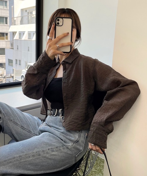 WHO'S WHO gallery（フーズフーギャラリー）の「クリンクルショートシャツ（シャツ/ブラウス・レディース・ブラック/ネイビー/ブラウン・FREE）」の2枚目の写真