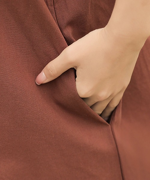 Grandeir（グランディール）の「リネンタッチフレアワイドサロペットパンツ（サロペット/オーバーオール・レディース・ブラック/ベージュ/ライトブラウン・M）」の9枚目の写真