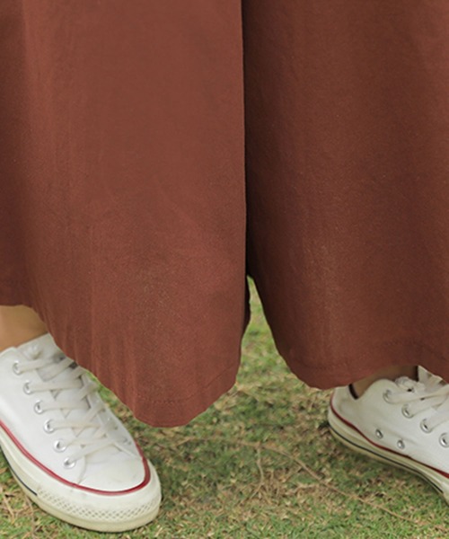 Grandeir（グランディール）の「リネンタッチフレアワイドサロペットパンツ（サロペット/オーバーオール・レディース・ブラック/ベージュ/ライトブラウン・M）」の6枚目の写真