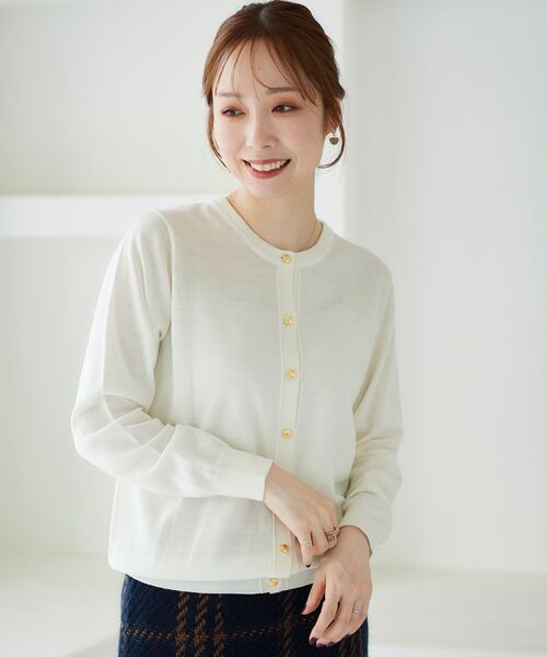 le.coeur blanc（ルクールブラン）の「ウォッシャブルウールクルーネックカーディガン（カーディガン/ボレロ・レディース・オフホワイト/ピンク/ブルー/ブラック・38）」の2枚目の写真