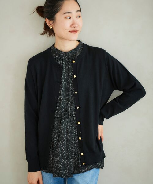 le.coeur blanc（ルクールブラン）の「ウォッシャブルウールクルーネックカーディガン（カーディガン/ボレロ・レディース・オフホワイト/ピンク/ブルー/ブラック・38）」の3枚目の写真