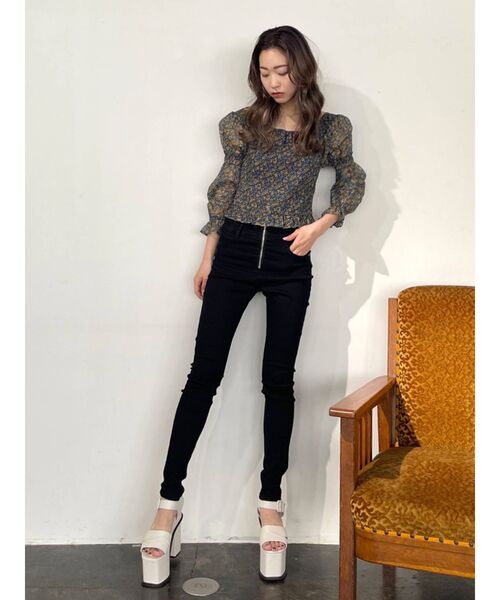 EMODA（エモダ）の「アシンメトリーカットバルキーサンダル（サンダル・レディース・ホワイト/ブラック・LARGE/MEDIUM/SMALL）」の3枚目の写真