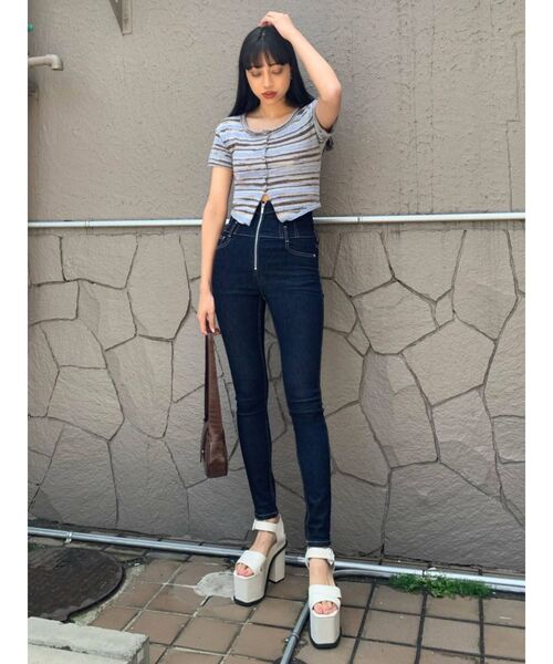 EMODA（エモダ）の「アシンメトリーカットバルキーサンダル（サンダル・レディース・ホワイト/ブラック・LARGE/MEDIUM/SMALL）」の9枚目の写真