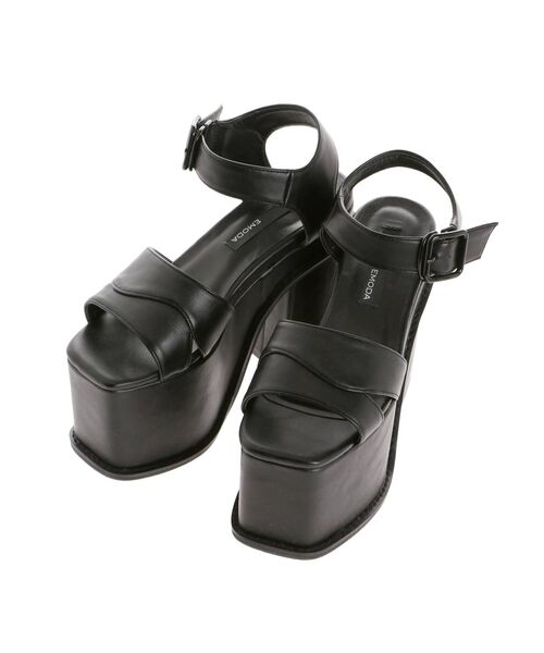 EMODA（エモダ）の「アシンメトリーカットバルキーサンダル（サンダル・レディース・ホワイト/ブラック・LARGE/MEDIUM/SMALL）」の5枚目の写真